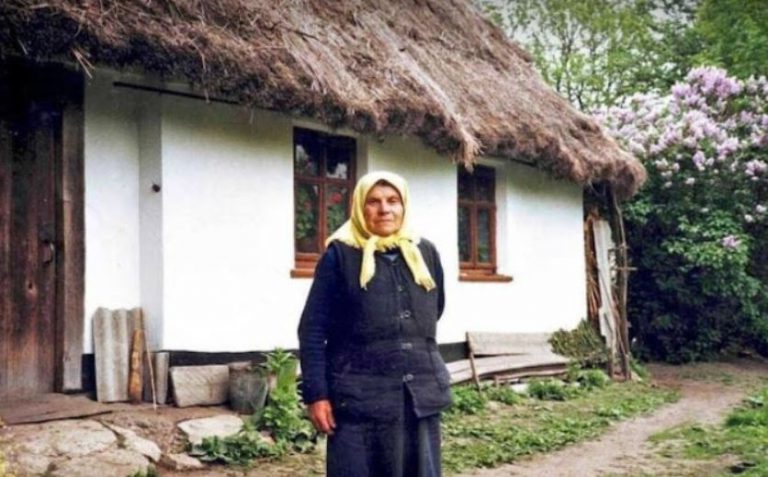 У будинок для людей пох илого віку влаштувалася мила бабуся. У день 70-річчя їй ніхто не зателефонував – але наприкінці дня сталося справжнє ди во