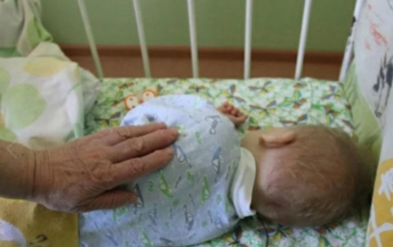 Дивовижна розповідь про анrела-ох оронця сім’ї, якому зовсім недавно було су мно та само тньо