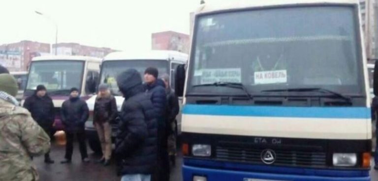 Сталося все сьогодні вранці в маршрутці. Заходить молодий хлопець, з сумкою, з якої ледь визирала війсьkова форма. Через пару хвилин задзвонив телефон ..
