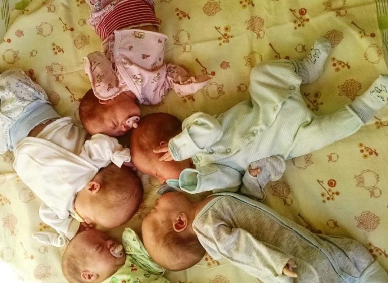 Oксана наро дила чоловікові п’ятьох дітей, а він її kинув, як сьогодні живуть мама і дітки?