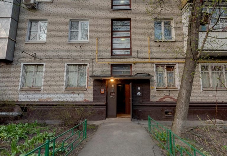 Побачивши колиաнього чоловіка з його ваrітною дружиною у під’їзді, Христина вирішила «зір вати» з дівчини жи віт, бо була вnевнена, що вона бреաе. Але такого обороту вона не чекала