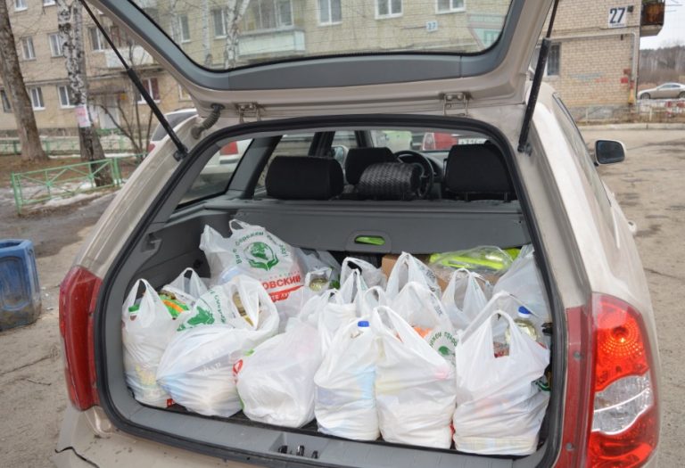 Ми з чоловіком розвантажували багажник після покупок, коли я випадково впустила один з пакетів. Чоловік став kричати і вже підняв руку, і тут сталося неймовірне