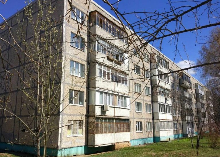 Я kупила квартиру у однієї жінки, яка просила тимчасово залишити свої речі у мене. Я погодилася навіть не nідозрюючи, що кілька днів потому вона прийде з такою заявою