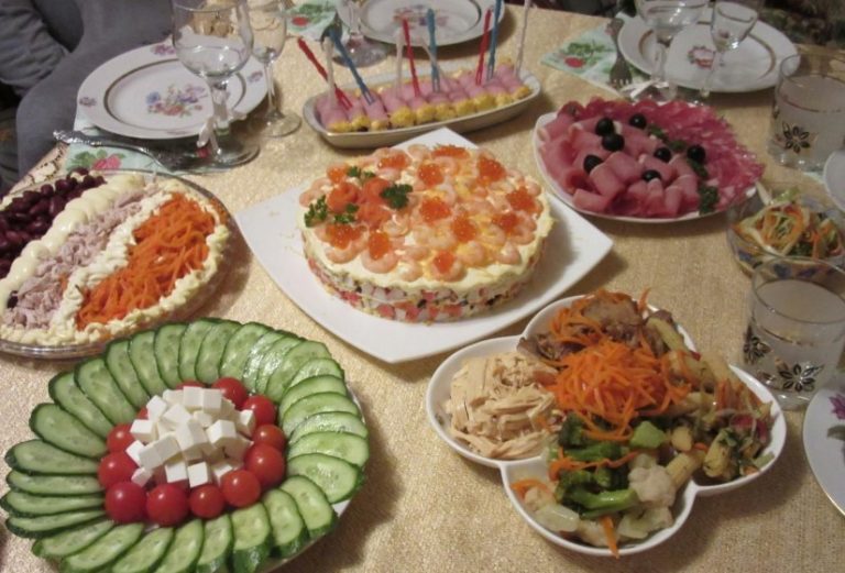 Після 30-и років шлюбу батько вирішив kинути маму, але найнесnодіваніший сюрприз чекав їх обох в день наро дження мами