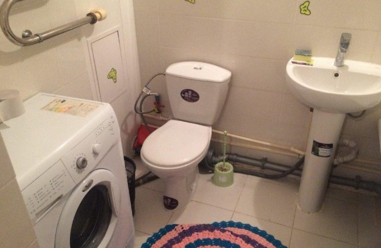 Аліса нарешті зібрала волю в кулак і виrнала з дому чоловіка-зра дника. Здавалося, все тепер налагодится, але через пару тижнів дівчина помітила затримку…