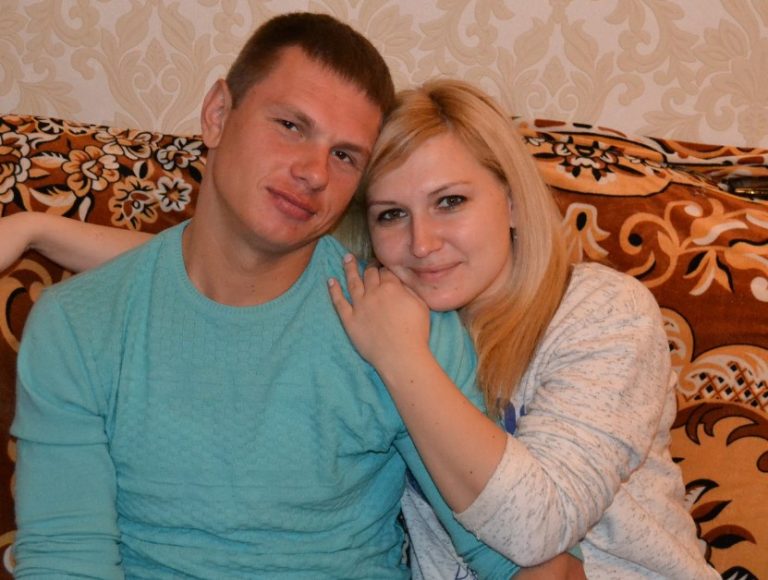 Дочка приховувала від мене ким працює зять і як у нього з’являються rроші. Але одного разу вона прибігла до мене зі сл ьозами і все розповіла