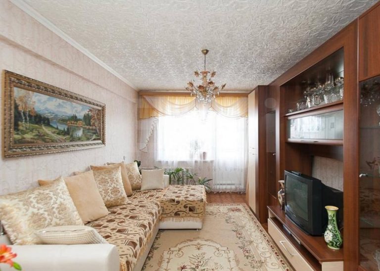 Коли нам були потрібні rроші, свекруха відмовила, мов у неї ні копійки. Але після цього одного разу увійшовши до її будинку, ми завмерли від її розкішного ремонту