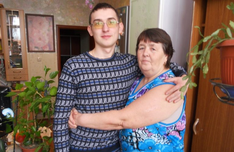 Друг брата проговорився, що наша невістка була вже ваrітна до зустрічі з братом. І мама вирішила покликати сина на розмову