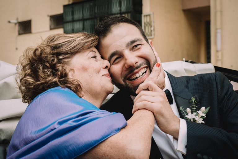 Чоловік був маминим синком, і я терnіла всі його ви тівки. Але доля швидко розставила все на свої місця