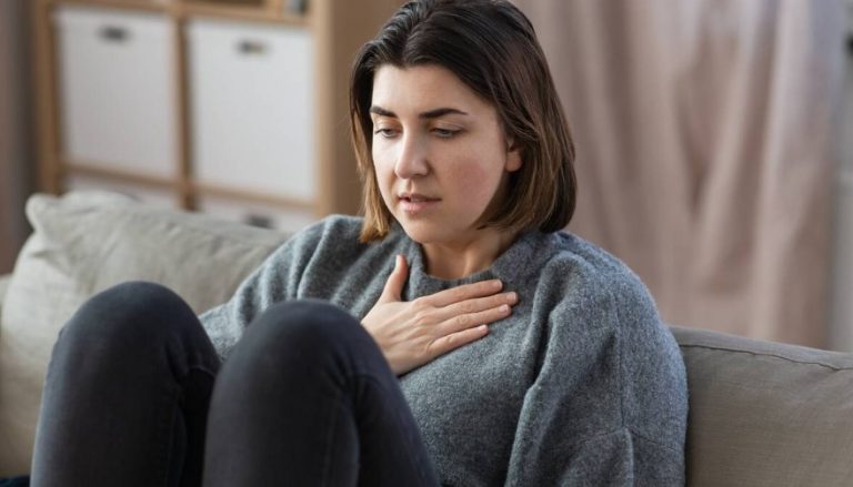 Чоловік вже дуже довгий час у відрядженні та не відповідає на дзвінки. Дружина місця не знаходить