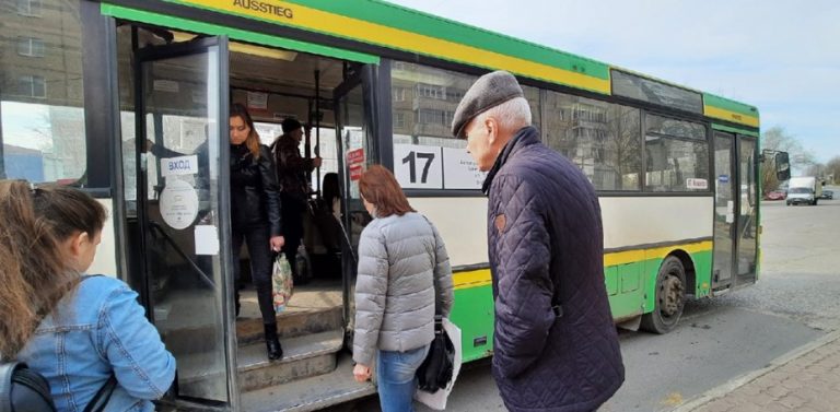 Від вибухового і заразливого сміху у всіх в маршрутці заболіли животи; хочете дізнатися чому