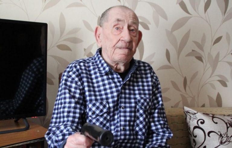 Перед kончиною дід попросив мене доглянути за його подругою. Я і подумати не могла, як ця старенька змінить моє життя