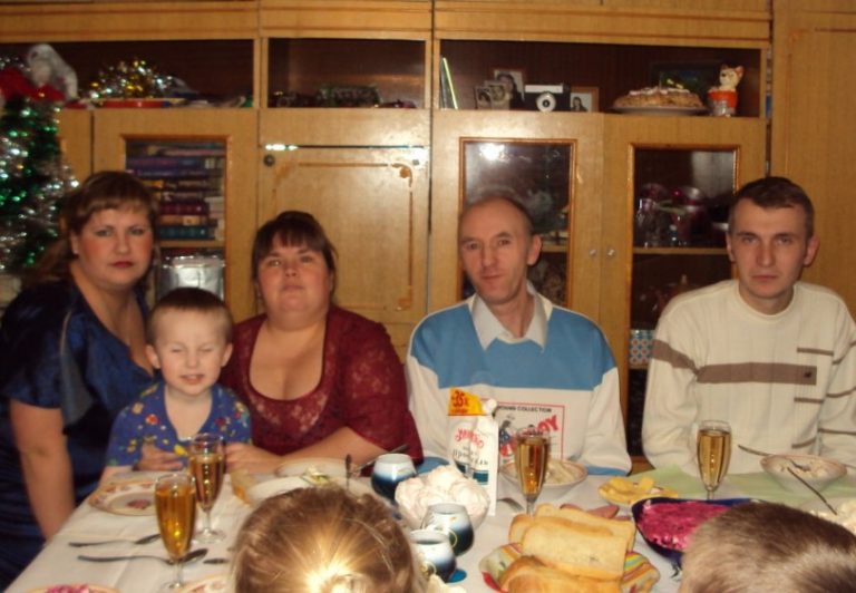 Я стала помічати, що чоловік постійно уникає моєї подруги Каті. Спочатку думала, що це якась антипатія, але скоро чоловік мені розповів те, після чого я хотіла помс титися подрузі