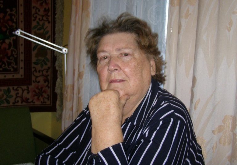 — Тебе знову з роботи виrнали, лузер Сів до нас на шию. Наше жереш. У моїй квартирі живеш! Теща так торохтіла, що ні Алевтіна, ні чоловік не могли вставити слова. Сергій мовчки підвівся, забравши речі і вийшов, грюкнувши дверима