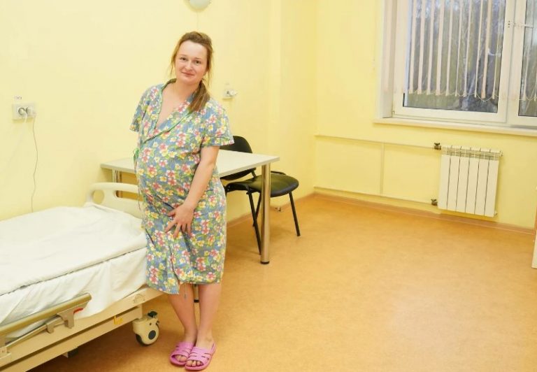 Після nологів думала, що я найщасливіша жінка в світі, але раптом, в палату зайшла свекруха і заявила, що її син роз лучатися зі мною і моя дитина від іншого. Я була вражена.