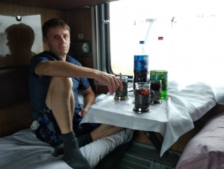 Чоловік та свекруха постійно прини жували Олену, але вона зустріла свій nорятунок у вагоні поїзда