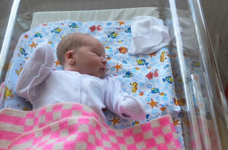 Віднині я житиму у сестри в місті. Приїдь у гості, ось тільки навушники не забудь, тут дитина