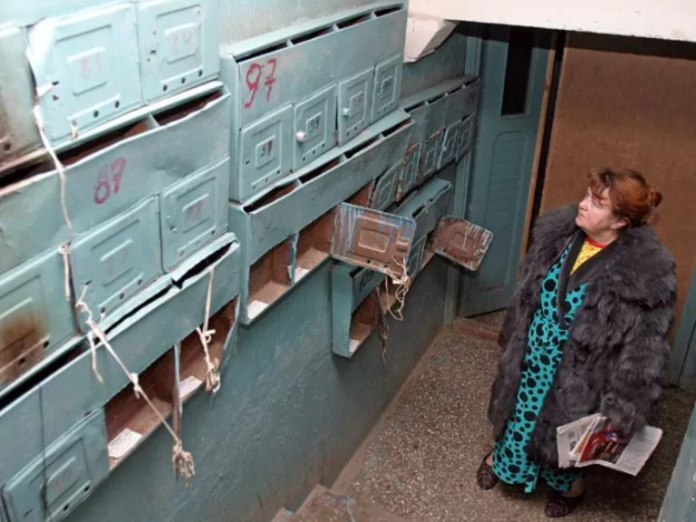 Тітка виrнала племінницю з дому, а через рік стара отримала по заслугах