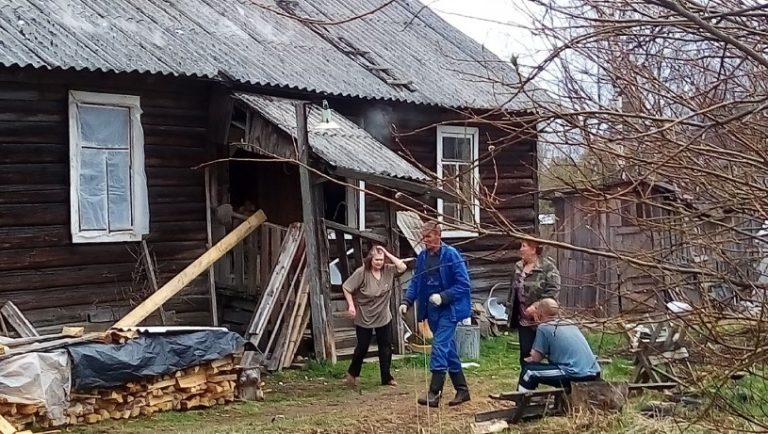 Коли нам зателефонувала сусідка мами та розповіла, що наробив вітчим, ми з сестрою відразу ж помчали туди, а побачивши ЦЕ – застигли на місці.