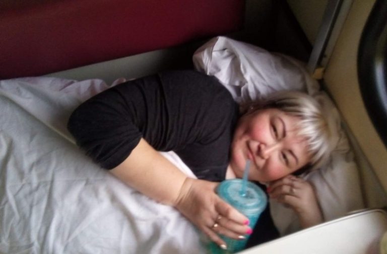 “Я можу перевірити ваш квиток? Ви не на своєму місці спите”. Після цього жах ливого випадку я сто разів перевіряю квиток перед посадкою