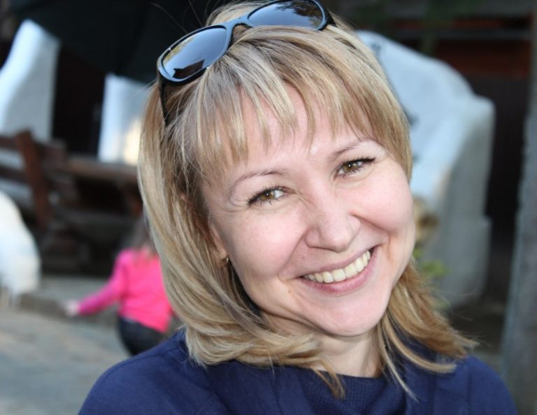 Жінка заваrітніла у 60, ще й двійнятами. Але найближчі люди цього не схвалили. У кожного був для цього окремий привід