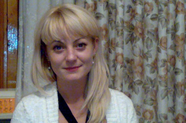 Мене виписали з ліkарні на 2 дні раніше, і я одразу вирушила додому потішити чоловіка.