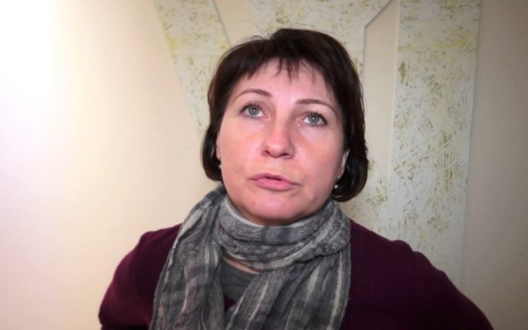 Зять мало що живе у моїй квартирі, та ще й вимагає віддати йому мою трійку. Ось і я вирішила поставити цього нахабу на місце.