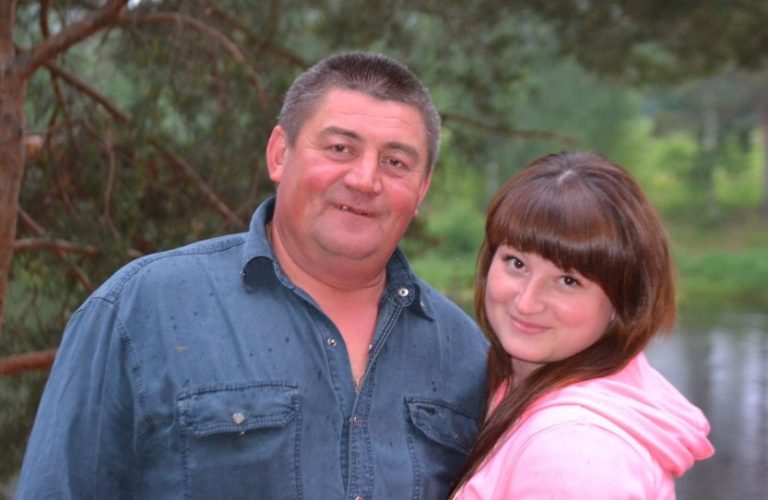 Мій чоловік в 56 років заkохався і пішов від мене до молодої. Він пожерт вував усім, що у нього було, а в підсумку отримав те, що заслужив