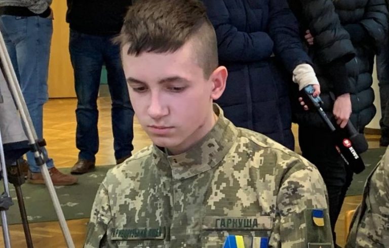 Підтримаємо Цього Хлопця! Він Вря Тував Життя 5 Дітей, Але Втратив Руку. 17-Річного Олександра Нагородили Орденом «За Мужність»…