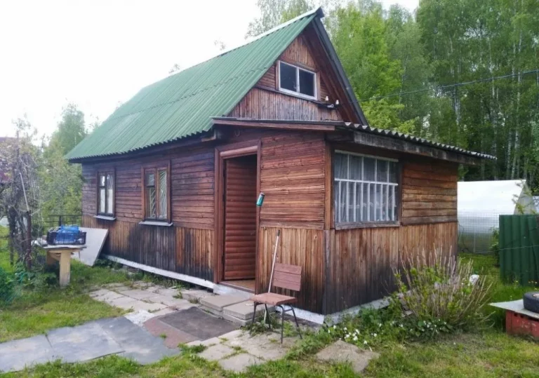 Ігор покликав Марину до себе жити. Вона вирішила спочатку подивитись його будинок, потім дати відповідь. Вона увійшла до будинку, подивилася, і охнула