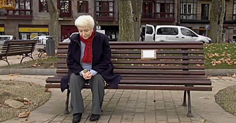 Після відходу чоловіка я дочку змусила бути незалежною, сильною. Вона почула мене, зробила кар’єру. Але потім трапилося те, після чого я все життя шkодувала через мої слова.
