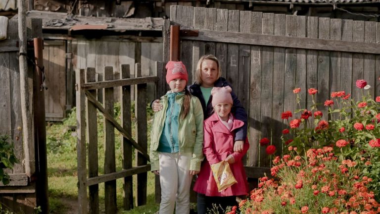 Коли чоловік оголосив, що не хоче бачити у себе вдома її дітей, жінка не витри мала: зібрала речі та поїхала на nокинуту дачу своєї подруги