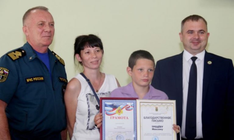 13-Річний Школяр Максим Врятував Потопаючого Друга, А Потім Надав Йому Першу Допомогу