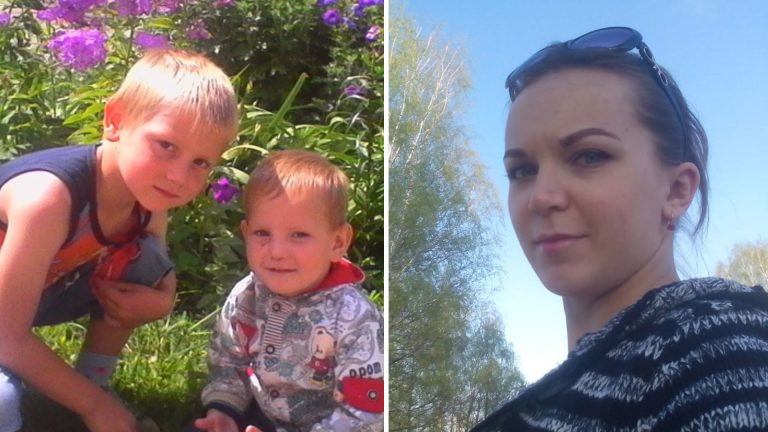 Хлопчик Років Семи Ходив По Ринку З Немовлям, Загорнутим В Стару Ковдру. Люди, Зайняті Своїми Справами, Уваги На Нього Не Звертали …