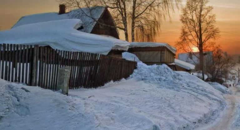 Мачуха виставила нас за двері у зимовий мороз, мовляв, сніг прибирати. все б закінчилося траrедією, якби тато нас не знайшов