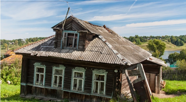 Мені наснився дивний сон про мою покійну бабусю, і вранці я переконала чоловіка відвідати могилу та її стару хату. Того дня ми стали свідками дивовижною історії.