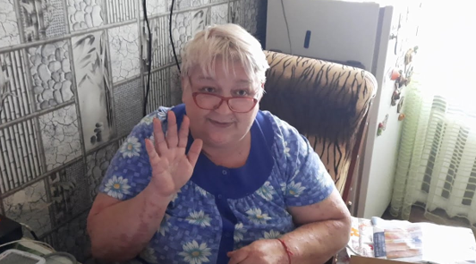 Олена продовжувала забезпечувати дітей та онуків навіть незважаючи на свій похилий вік. Вона просто не могла розірвати це коло, в яке сама себе увігнала.