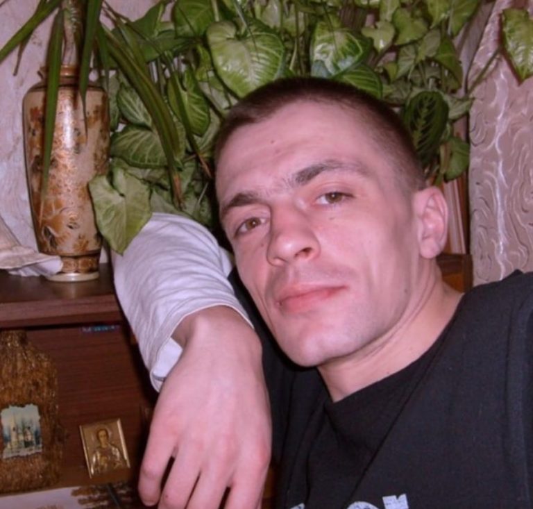 Ми поділили квартиру і роз’їхалися. Я почала спокійно жити на самоті, звикаючи до нового життя