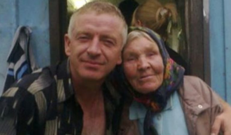 Місяць тому ми приїхали на дачу, допомогли мамі по господарству, а потім сіли вечеряти. Якоїсь миті мама дістає 20 тисяч гривень і простягає їх моєму чоловікові