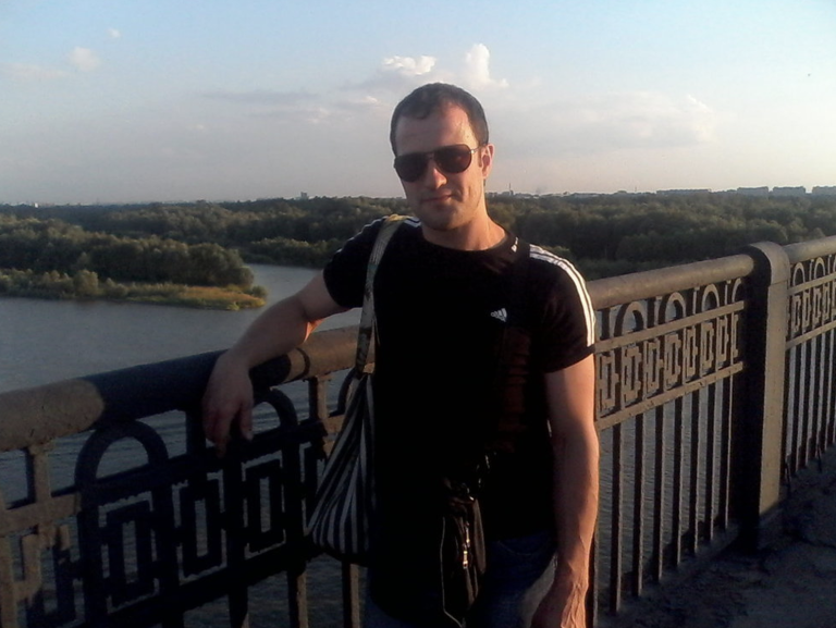 Рік тому я почав підозрювати, що дружина мені зраджує з колегою, хоч вона це заперечує. Я відчував себе винним у наших проблемах.