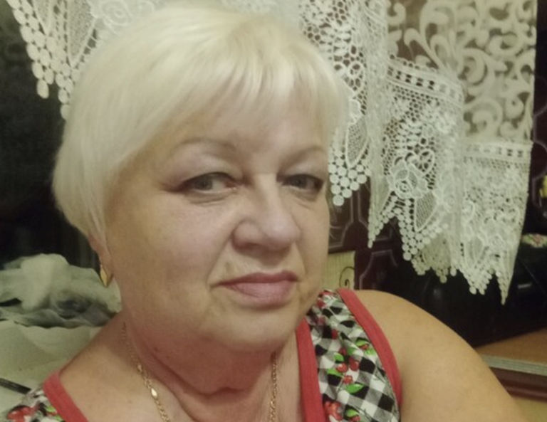 Коли чоловік покинув нашу сім’ю заради коханки, я зробила все, що поставити на ноги своїх дітей. Зараз я почуваюся самотньою, але не можу прийняти колишнього чоловіка назад.