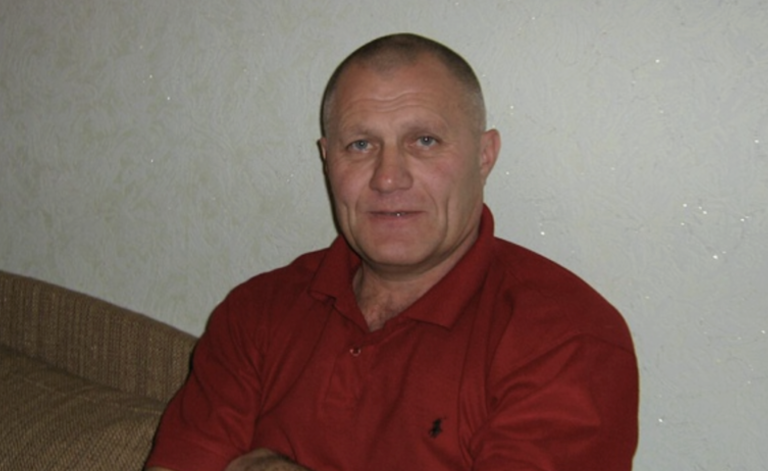 Пристосовуючись до життя з новою партнеркою, я вирішив вивчати її інтереси, але цей мій крок лише спричинив наш розрив. Тепер навіть син зі мною ворогує!