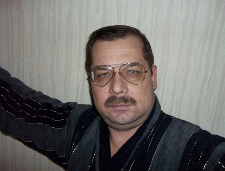 Як тільки я став багатим, то забув про свою дружину і завів роман з молодою дівчиною. На жаль, я пізно усвідомив свою помилку.
