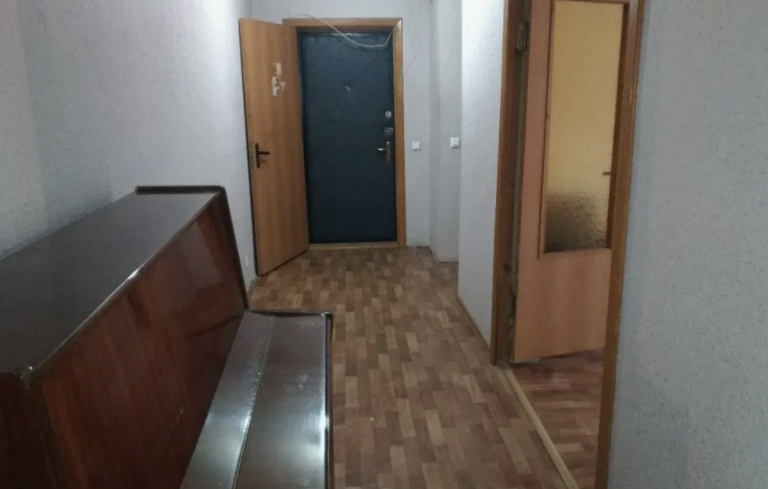 Мій чоловік втратив роботу і ми були змушені переїхати до його батьків. Я чула історії про свекрів, але такого я вже точно не очікувала…